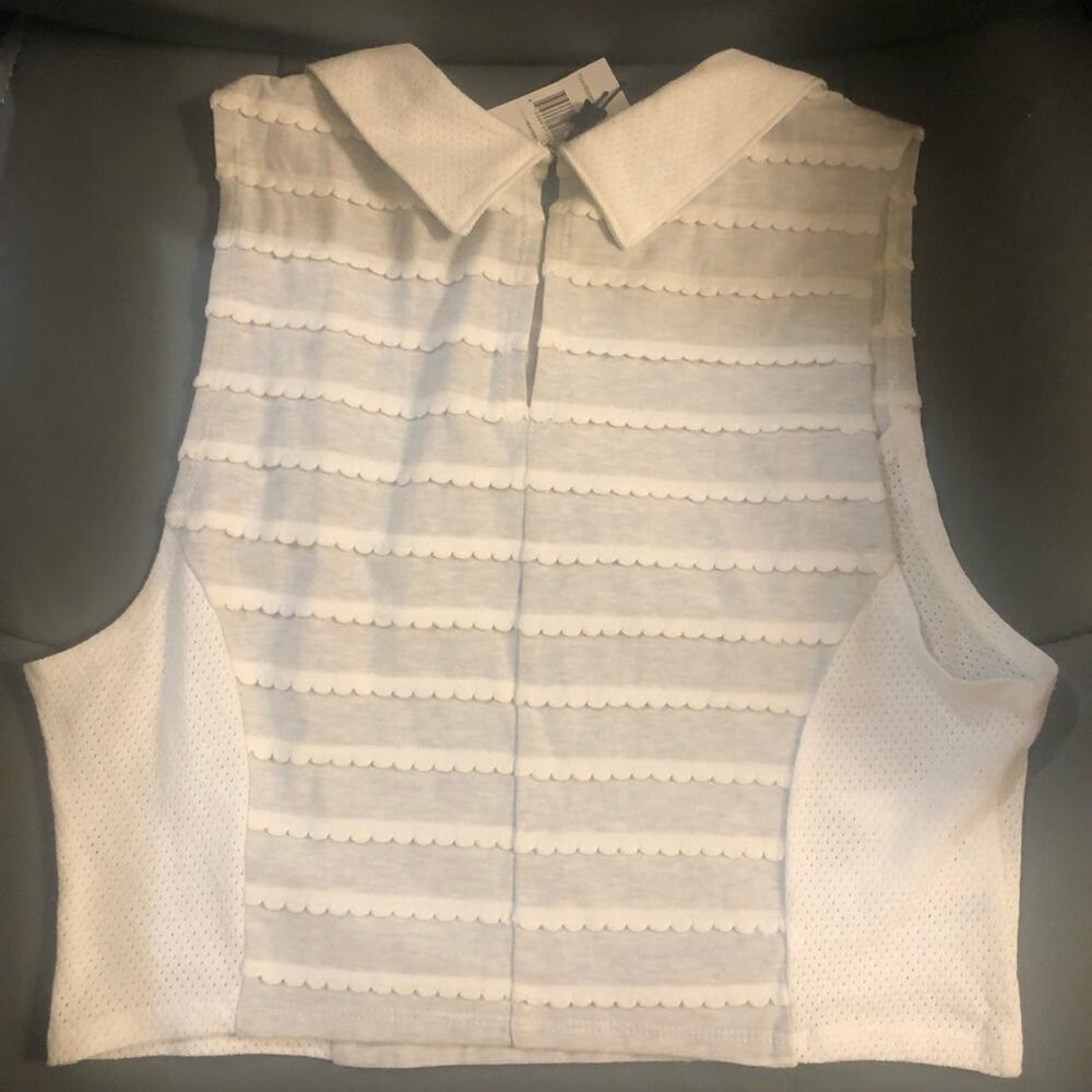 BCBGeneration Collared Crop Top - Picture 4 of 6